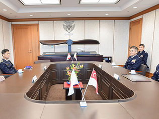 シンガポール空軍司令官が初来日　森田空幕長と懇談