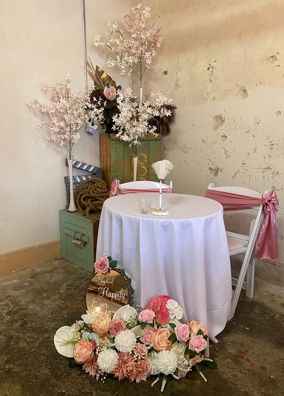 Signing table