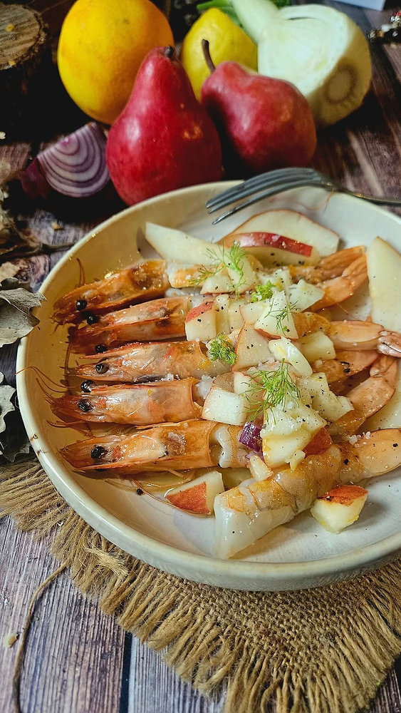 🦐 Gambas grillées aux poires et fenouil, relevées de fleur de sel : l’entrée festive qui surprend