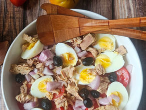 🥗🍅 Salade de tomates, œufs durs & thon — la simplicité des étés d’antan