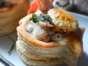 Bouchées feuilletées au lieu jaune, crevettes et champignons