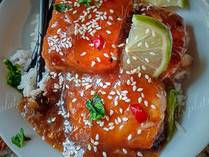 Honey garlic salmon (saumon glacé au miel et à l'ail)