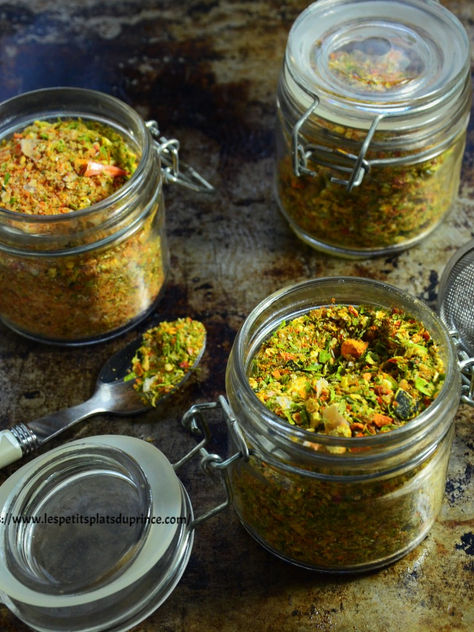 🐟 Préparer son court-bouillon en poudre maison avec des carapaces de crevettes et des épluchures