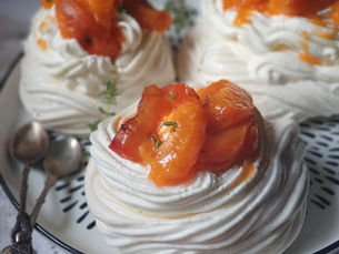 Pavlovas légères à la compotée d'abricots & thym 🌿