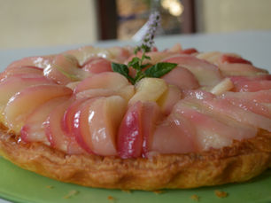 Tarte aux Nectarines et Gelée Verveine-Menthe : l’élégance fruitée de l’été 🍑