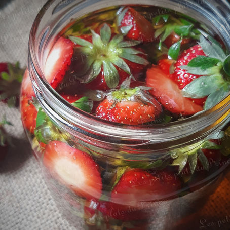 🍓 Vinaigre de fraises (queues & fruits abîmés)