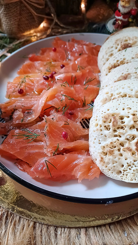 Gravlax de Saumon : Un Apéritif Festif et Raffiné