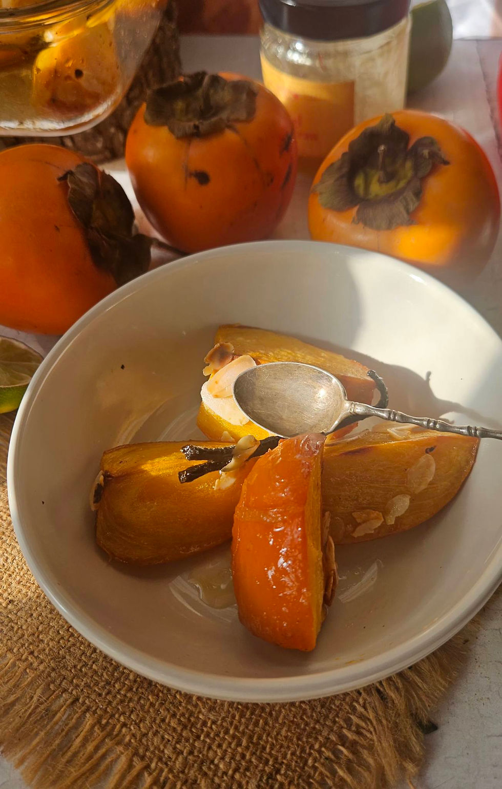 🍂 Kakis rôtis au miel au safran & citron vert : le dessert doré de l’automne