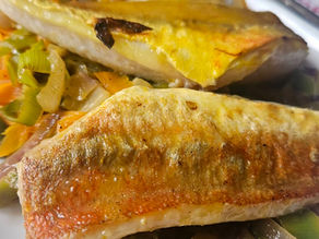 🐟 Filets de rouget barbet poêlés, petits légumes fondants & sauce safran du Gers