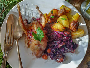 Cailles Rôties de Noël : Un Festin Délicat et Savoureux !