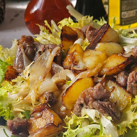 🥗 Salade frisée aux gésiers de poulet et pommes de terre sautées