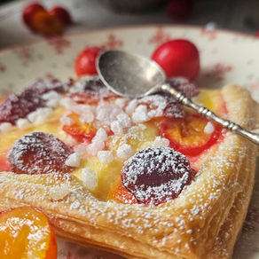 🌿 Feuilletés aux petites prunes du jardin