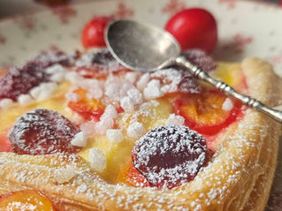 🌿 Feuilletés aux petites prunes du jardin