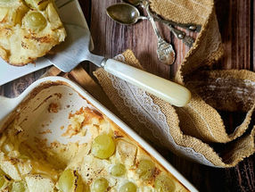 Clafoutis d’automne à la poire et au raisin : le dessert réconfortant de saison