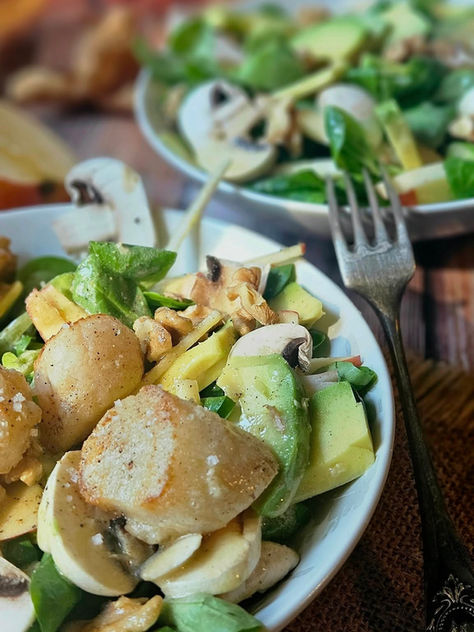 🐚 Salade gourmande aux noix de Saint-Jacques, avocat et pomme : un délice automnal