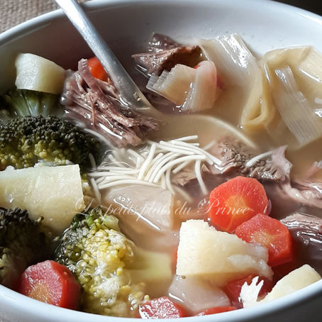 🥣 Bouillon de pot-au-feu aux vermicelles : la recette anti-gaspi de mon enfance