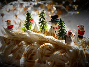 Omelette norvégienne comme une bûche de Noël