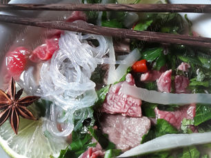 Pho : la soupe de nouilles au bœuf vietnamienne pour nouvel an chinois