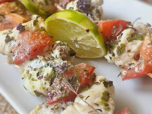 🌿 Brochettes de lotte marinées aux herbes de la garrigue 🌿