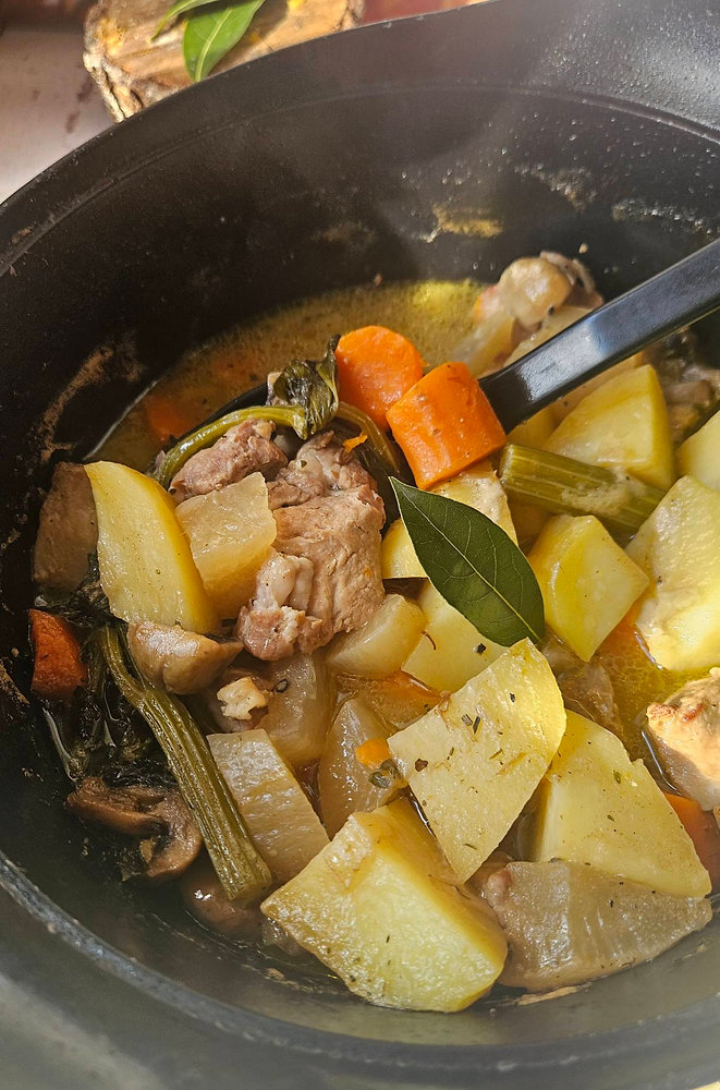 🐖 Sauté de porc aux légumes racines : le plat réconfortant et économique de la saison froide