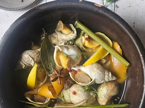 🌿 Bulots au bouillon d’épices et agrumes & mayonnaise safranée à l’huile de fenouil sauvage