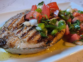 Darne de thon blanc grillée & sauce vierge aux herbes fraîches 🐟🌿