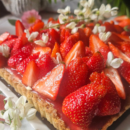🍓 Tarte aux fraises, pâte sablée à la noisette, crème diplomate à la vanille & miroir fraise
