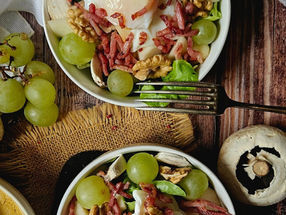 🥗 Salade d’automne aux raisins, poire et œuf poché : fraîcheur, croquant et gourmandise