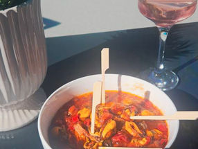 Tapas de moules en sauce piquante : le soleil dans votre bol ! (mejillones en salsa picante) 🌶️🌊