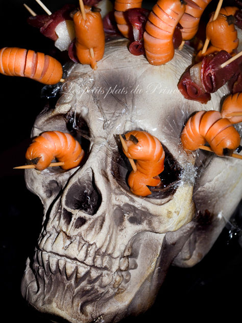 💀 Saucisses cocktail chenilles : une idée effrayante pour votre buffet d’Halloween