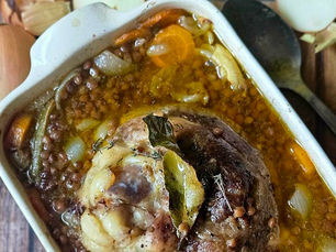 🐖 Jarret de porc rôti au four et lentilles fondantes – Recette automnale pour 2 personnes