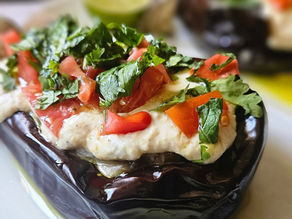 Crémeux d’Aubergines Cuites, Couronnées d’un Houmous de Pois Chiches, Citron, menthe et Coriandre