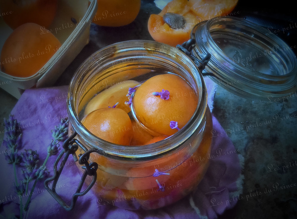 Abricots au sirop de lavande, en conserve