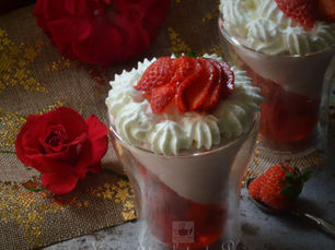 Coupe a la fraise : Mousse et aspic au miel