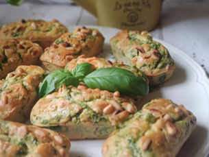 Mini cakes apéritifs antigaspi aux fanes de radis, pistou d'ail des ours & saumon fumé 🎉