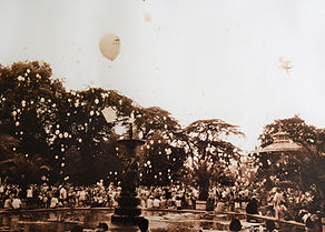 lâcher de ballons lors de la fête des écoles publiques de Luçon le 29 juin 2003 © Marco Ferréro