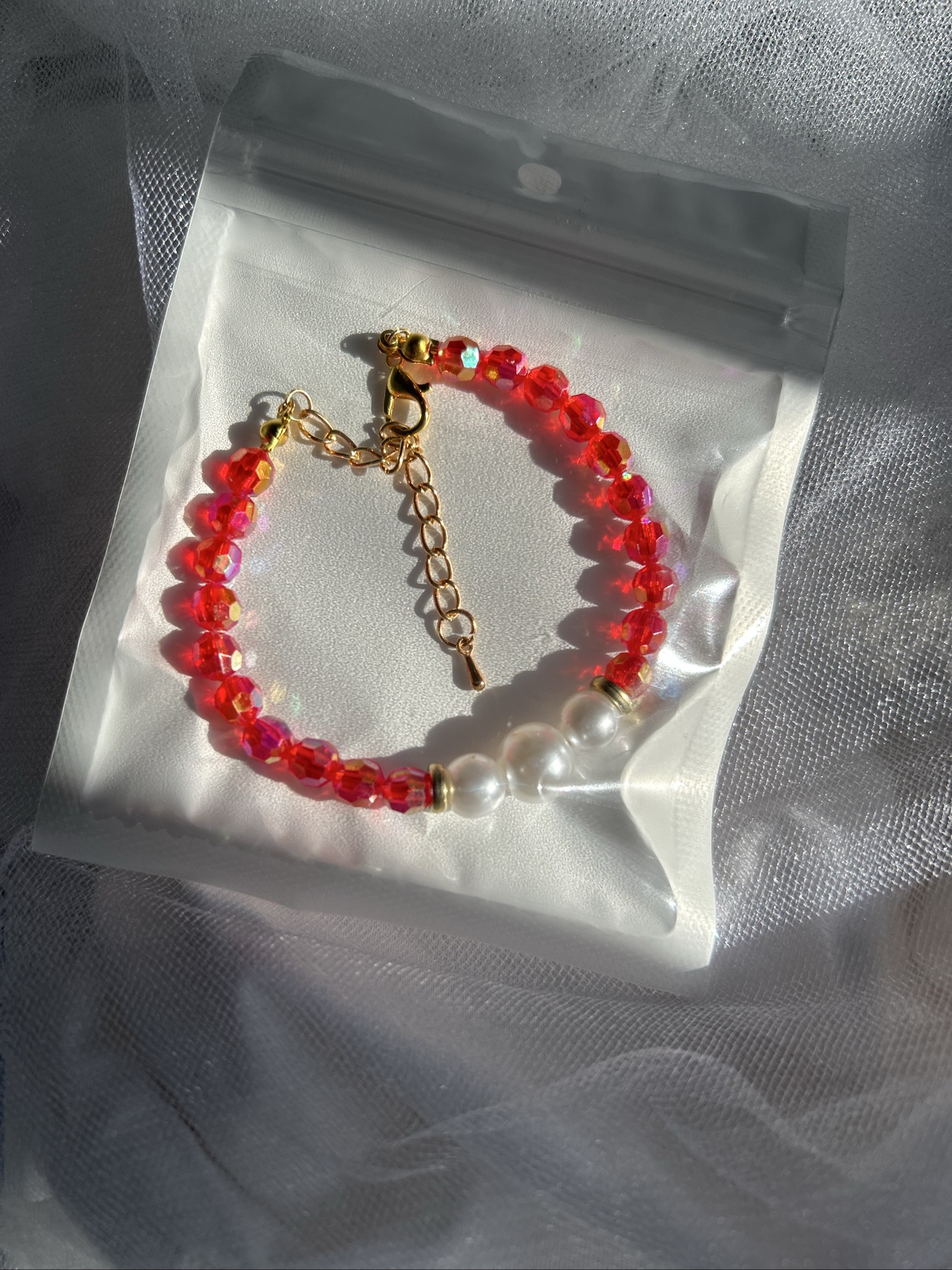 Bracelet perles en cristal rouge et perles nacrées