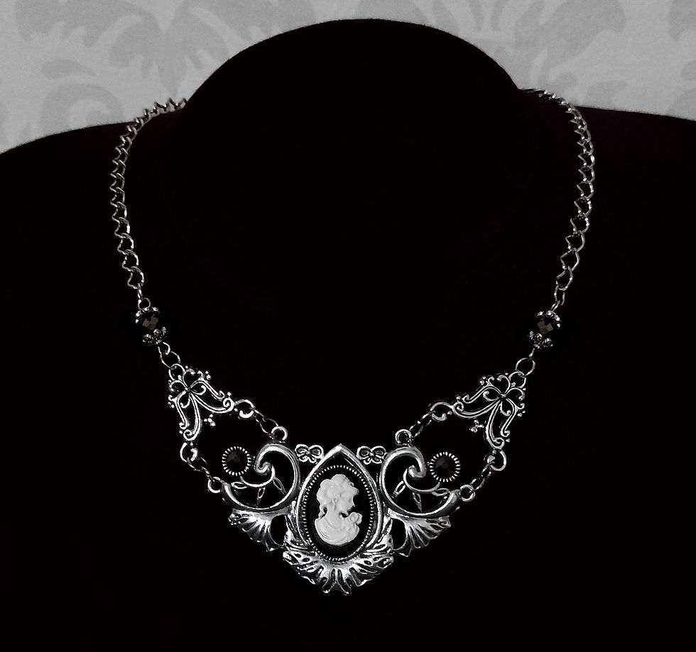 Colar Erzebet (pedra entalhada)