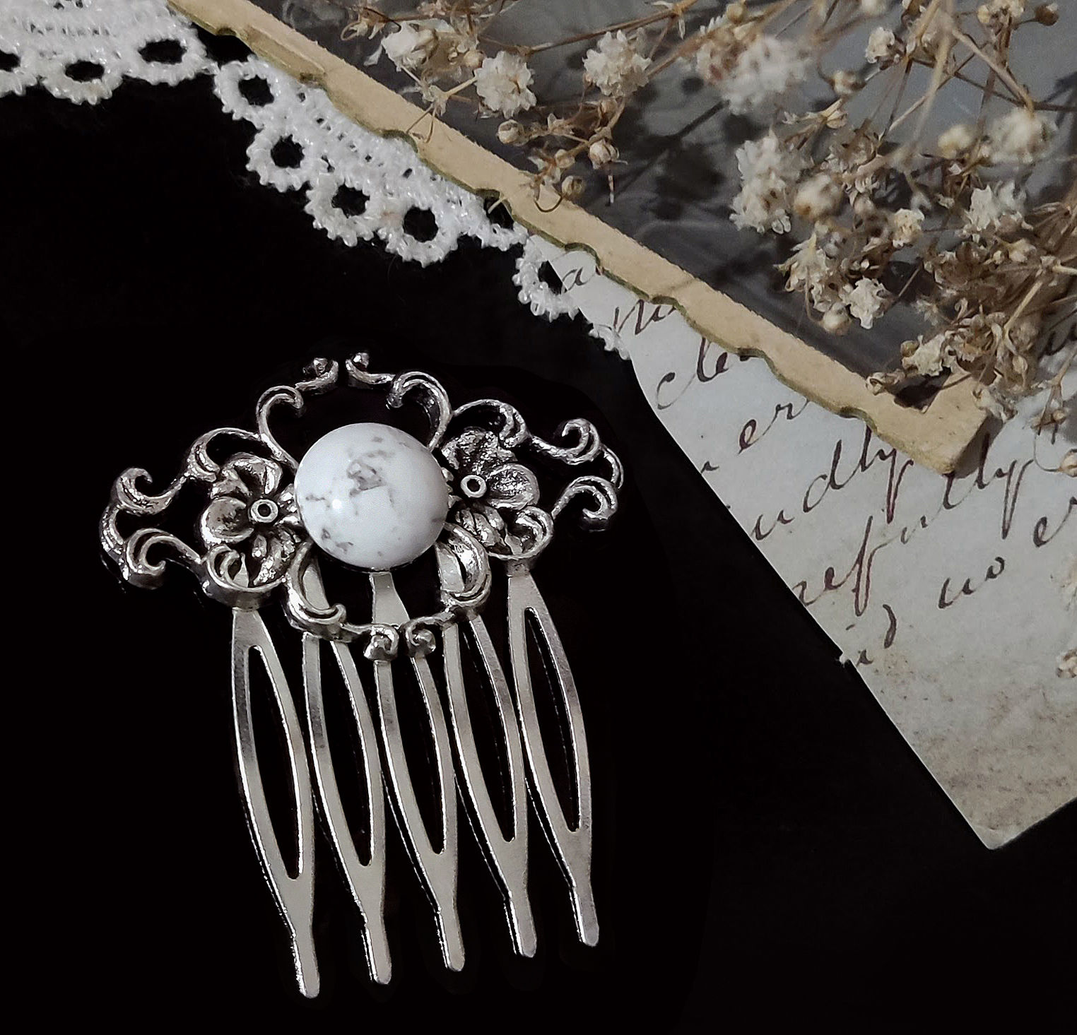 Peineta Lady Edith (Howlita Branca)