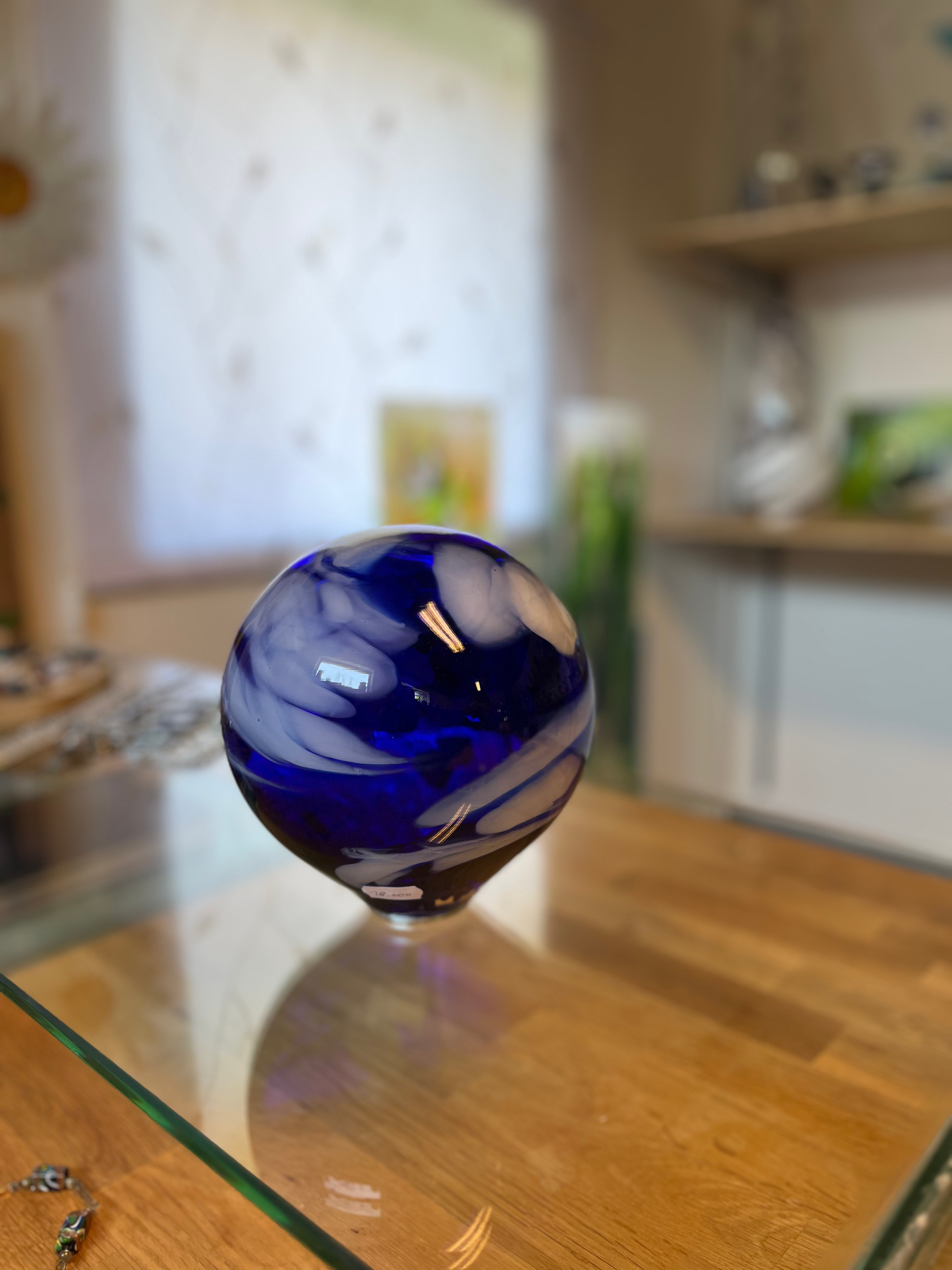 Kristálykék/fehér üveggömb