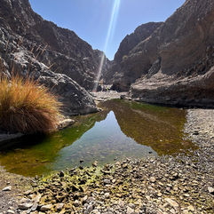 Sadzawki wodne, Trekking w górach Hajar, Ras Al Khaimah, ZEA, Adventurous Camel