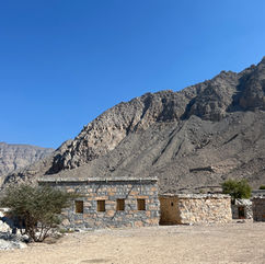 Historyczne budynki plemion górskich, Trekking w górach Hajar, Ras Al Khaimah, ZEA, Adventurous Camel