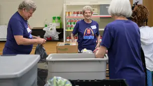 St. Louis volunteers lead the way as immigration advocacy groups deal with vast needs