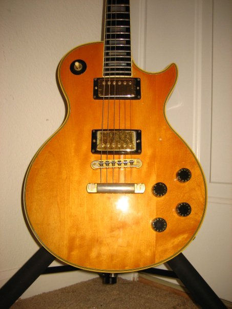 #CaptitolLoansSeattle STOLE my #1979LesPaulCustom. The guitar on a stand.