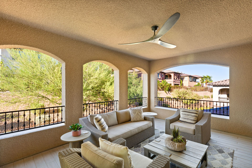 Luxury home backyard patio 