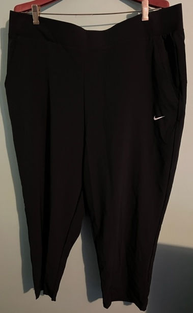 Women The Nike Bliss Victory Standard Fit - DRI-FIT - Size: 1X - Color: Black