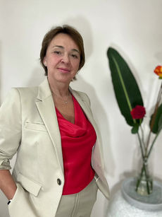 Іноді Людина Сміється, А Всередині Важкість, Яку Ніхто Не Бачить.