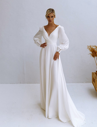 EBBY-LONG-SLEEVE-CREPE-WEDDING-DRESS-PEARL-BACK-ROMANOVA-NORTHAMPTON-UK-STOCKIST