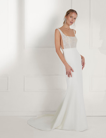 SOL-CREPE-SPARKLE-WEDDING-DRESS-SQUARE-NECK-SERRAVALLE-NORTHAMPTON-UNITED-KINGDOM.jpg