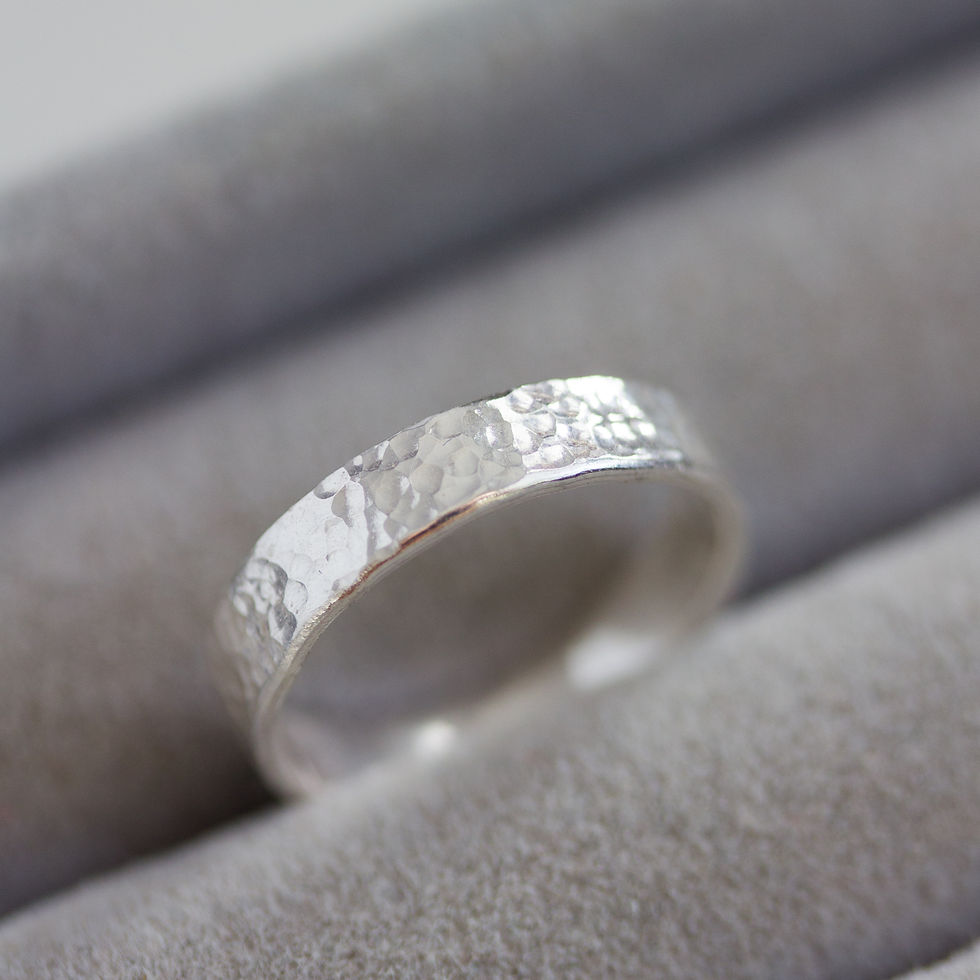 Thumbnail: Textured ring with personalized inscription on the inside, 2, 3 or 4mm w